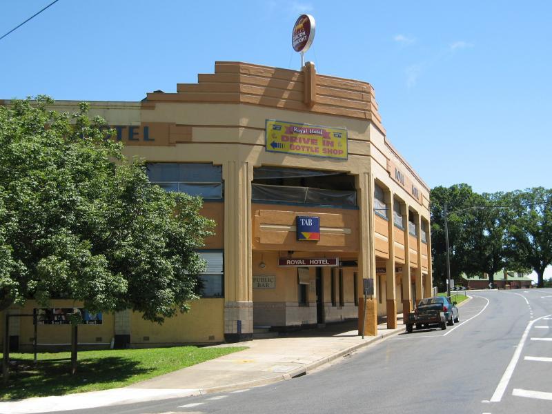Drouin - Main South Road, town centre: Royal Hotel, view south-west along Main South Rd at Montague Av