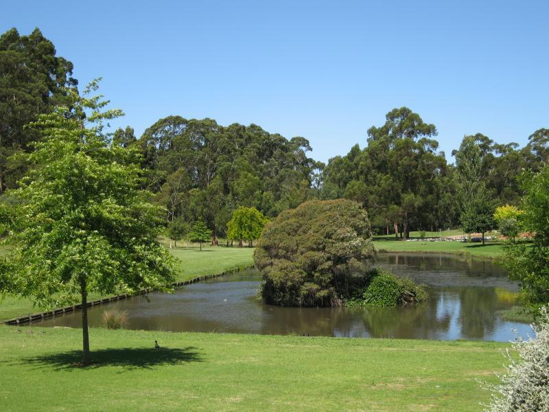 Drouin - Alex Goudie Native Park, Montague Avenue: Lake