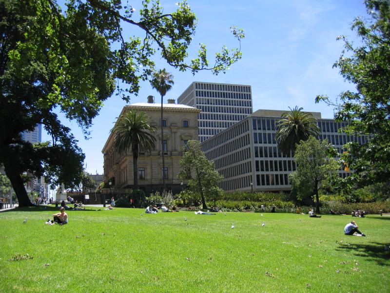 East Melbourne - Treasury Gardens, Spring Street and Wellington Parade: View north through Treasury Gardens towards Treasury Place