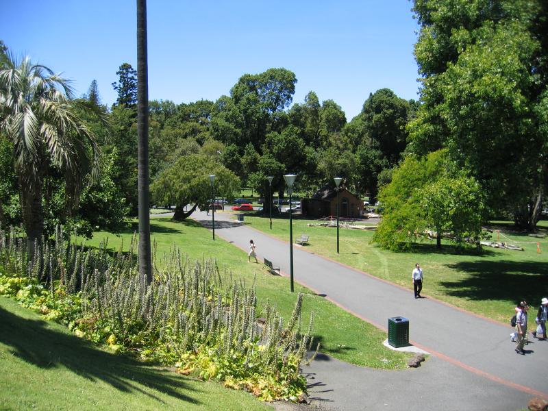 East Melbourne - Treasury Gardens, Spring Street and Wellington Parade: Gardens