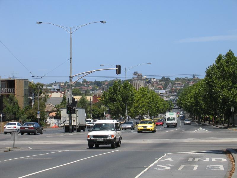 East Melbourne - Wellington Parade area: View south along Hoddle St at Wellington Parade