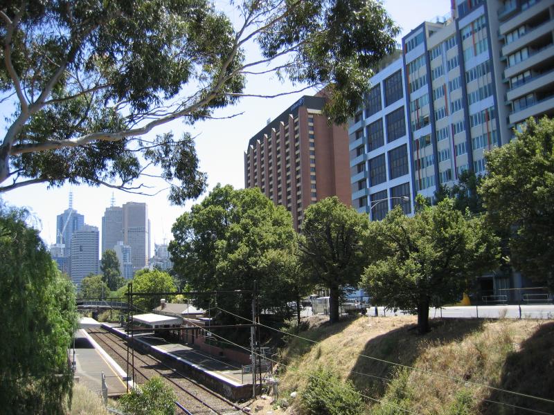 East Melbourne - Wellington Parade area: View west along railway line towards Jolimont railway station from footbridge opposite Powlett St