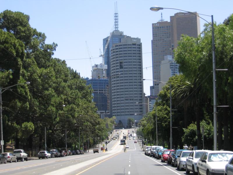 East Melbourne - Wellington Parade area: View west along Wellington Parade towards Jolimont St and Fitzroy Gardens