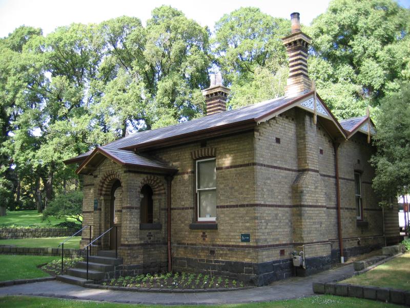East Melbourne - Fitzroy Gardens: Sinclair's Cottage