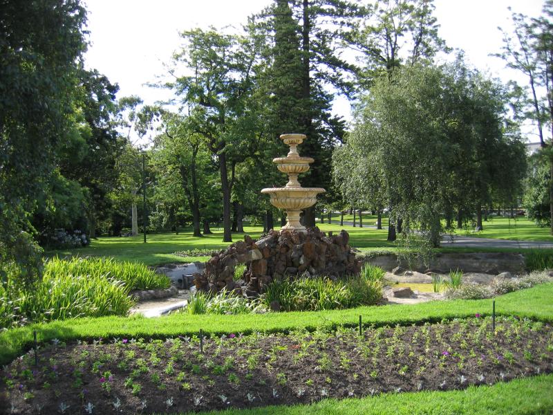 East Melbourne - Fitzroy Gardens: Grey Street Fountain