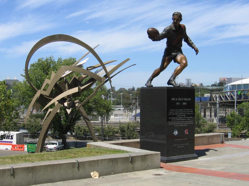 East Melbourne - Yarra Park at Jolimont and surroundings: Statue of Dick Reynolds, gate 8, MCG
