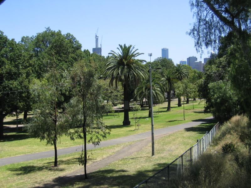 East Melbourne - Yarra Park at Jolimont and surroundings: View west through Yarra Park near Jolimont station