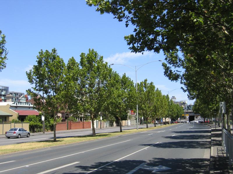 East Melbourne - Yarra Park at Jolimont and surroundings: View south along Hoddle St at entrance to Richmond Cricket Ground