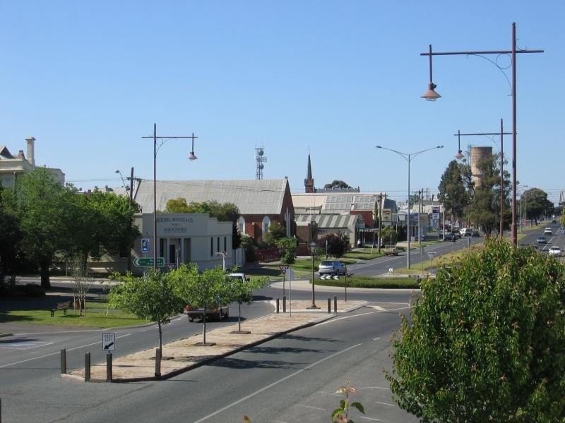 Echuca - Commercial centre and shops around High Street area: View south along High St from upstairs at bakery opposite Radcliffe St