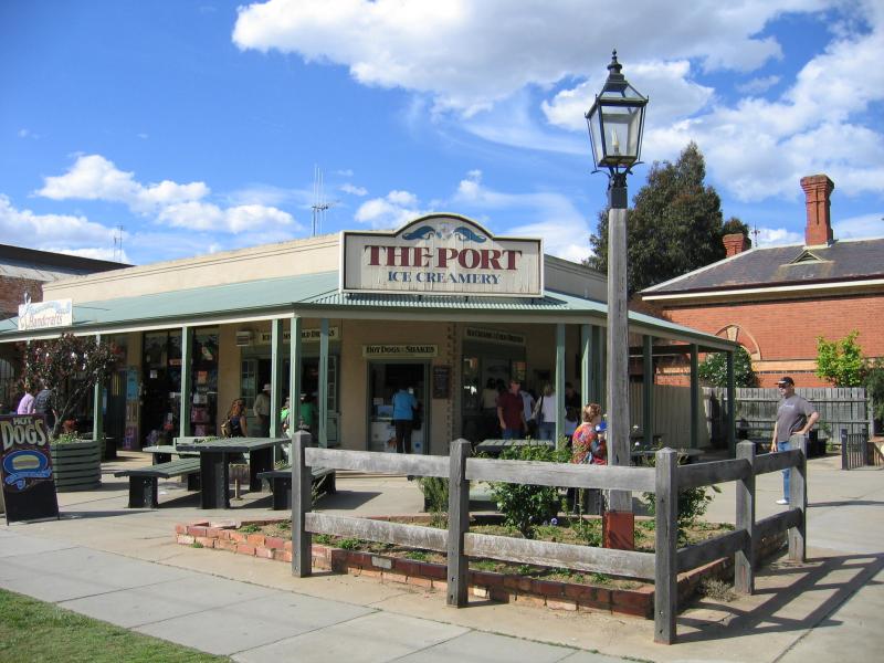 Echuca - Commercial centre and shops around High Street area - The Port Ice Creamery, High St at Leslie St