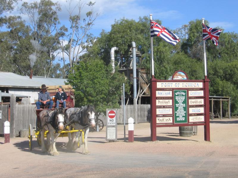 Echuca - The historic Port of Echuca: Port of Echuca sign, corner Watson St and Hopwood Place