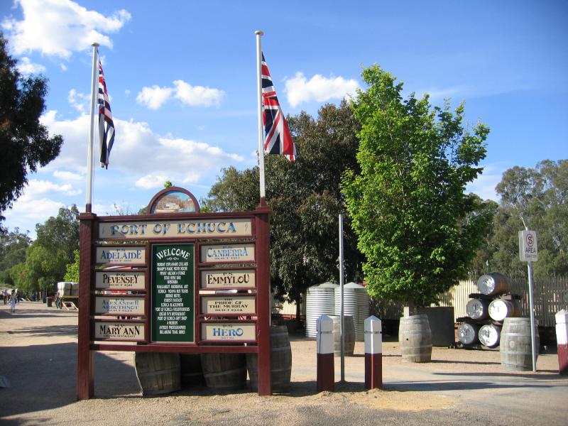 Echuca - The historic Port of Echuca - View north along Watson St at Leslie St