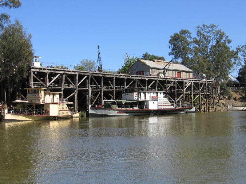 Echuca - The historic Port of Echuca: View north along Murray River towards wharf from Aquatic Reserve