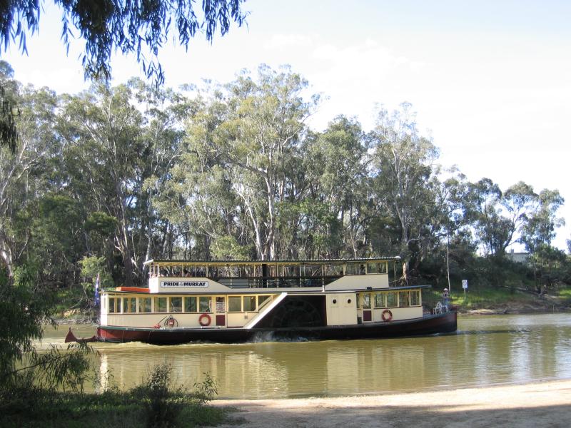 Echuca - Aquatic Reserve and Murray River bridge - Paddle steamer, Murray River at Aquatic Reserve