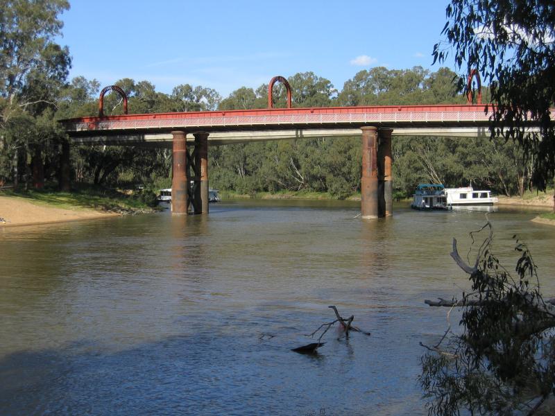 Echuca - Aquatic Reserve and Murray River bridge - View east towards bridge to Moama from Aquatic Reserve