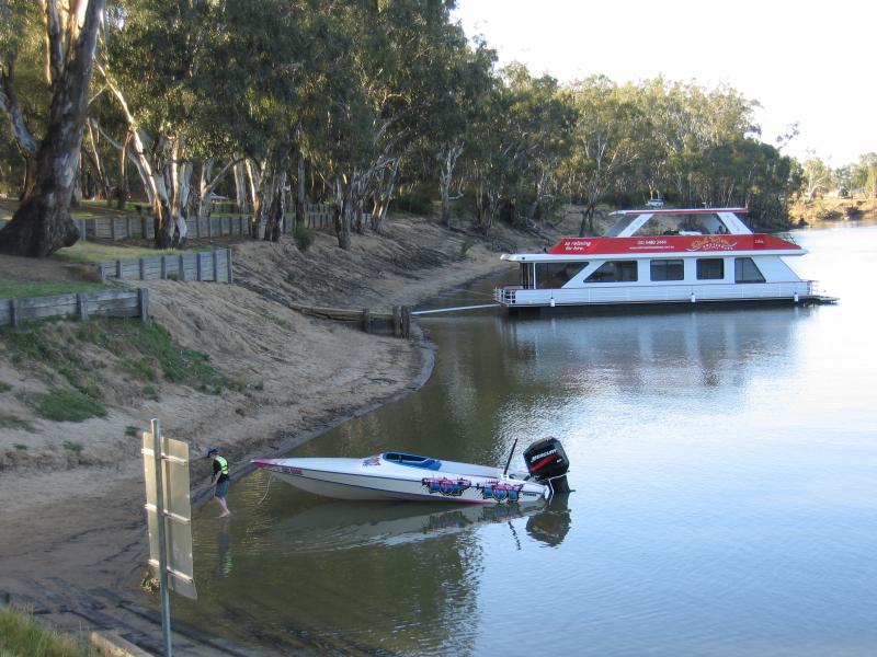 Echuca - Victoria Park, Scenic Drive and Murray River - Boat ramp off Scenic Drive