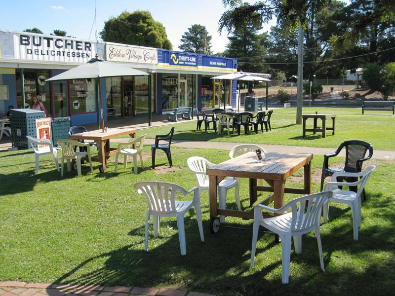 Eildon - Commercial centre and shops, Main Street - Outdoor seating in front of shops