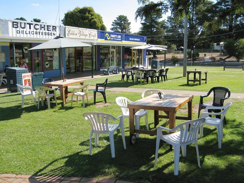 Eildon - Commercial centre and shops, Main Street: Outdoor seating in front of shops