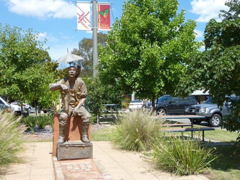Eildon - Commercial centre and shops, Main Street: The Earl of Eildon statue fronting Main St