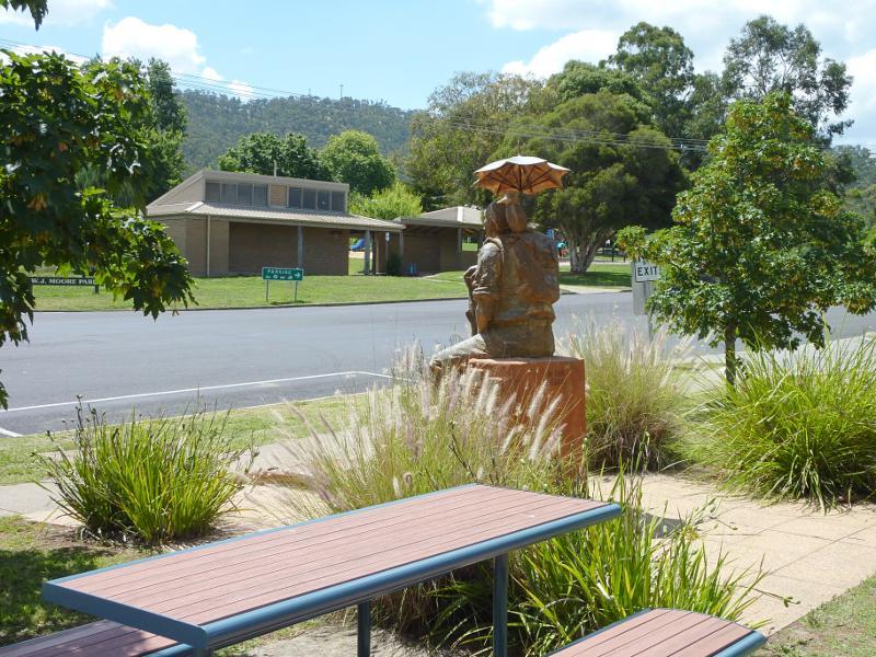 Eildon - Commercial centre and shops, Main Street: View northwards across Main St towards W.J. Moore Park