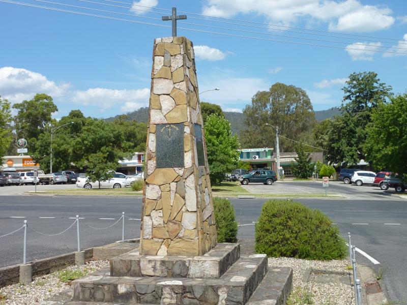 Eildon - Commercial centre and shops, Main Street: View south-east along Utah Pl towards shops at Main St