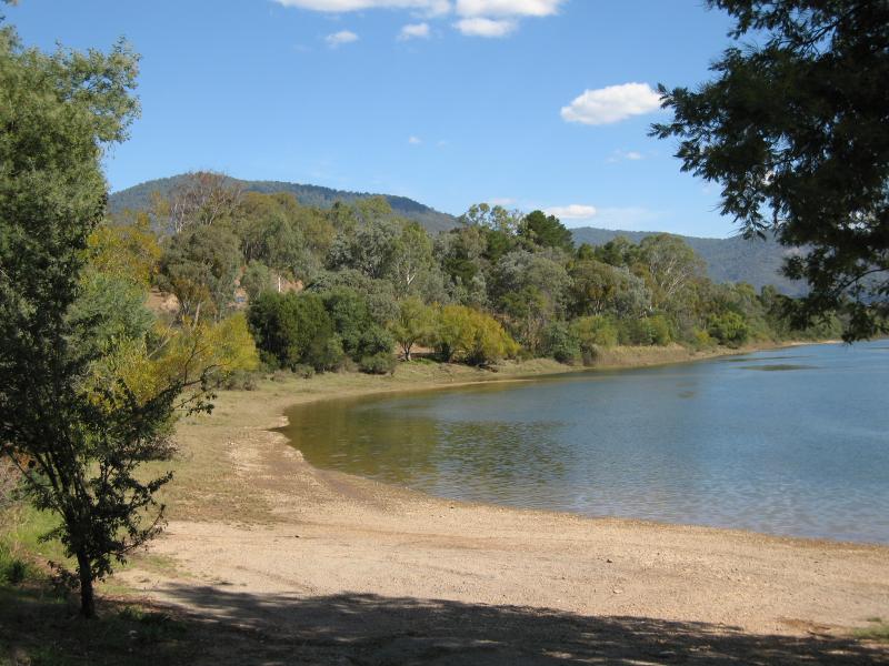 Eildon - Goulburn Valley Highway at bridge across Goulburn River and surroundings: View south-west along river from south side of bridge