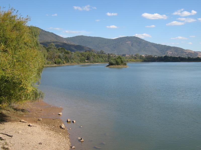 Eildon - Goulburn Valley Highway at bridge across Goulburn River and surroundings: View south-west along river from bridge