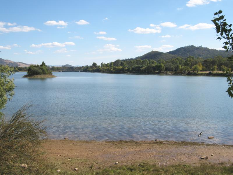 Eildon - Goulburn Valley Highway at bridge across Goulburn River and surroundings: View south-west along river