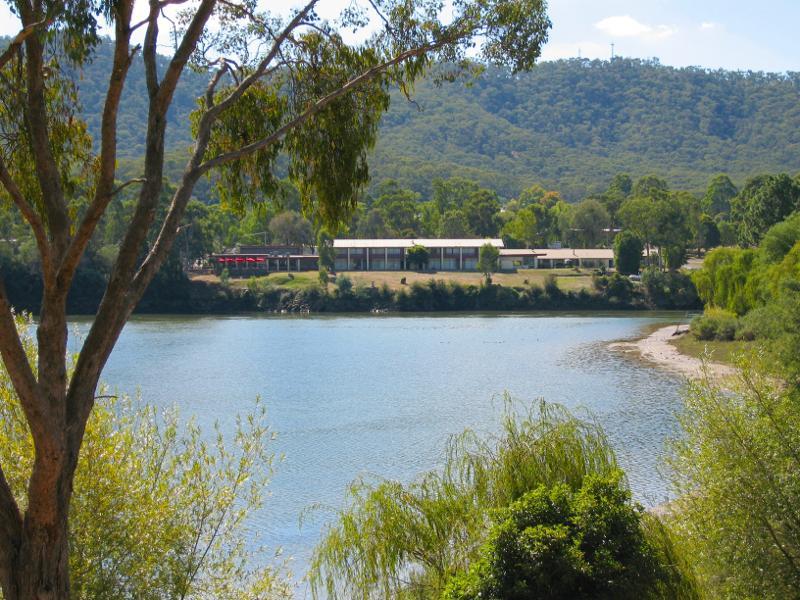Eildon - Goulburn Valley Highway at bridge across Goulburn River and surroundings: View north across Goulburn River towards Golden Trout Hotel