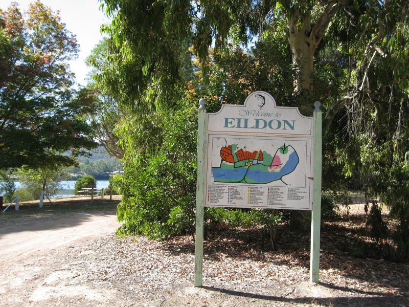 Eildon - Southern side of Goulburn River, 2 kilometres south-west of town centre: Eildon sign at entrance to picnic area