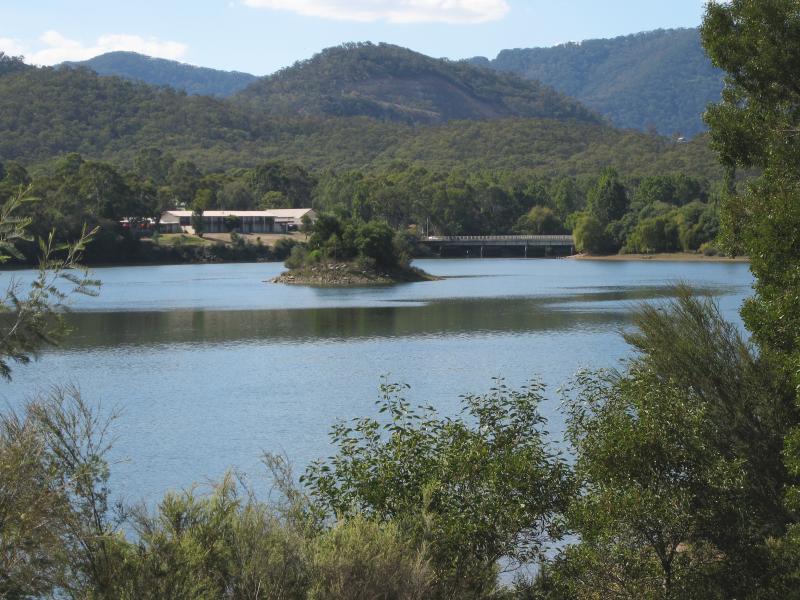 Eildon - Southern side of Goulburn River, 2 kilometres south-west of town centre: View north-east along Goulburn River towards bridge and Golden Trout Hotel