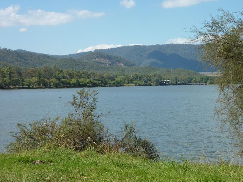 Eildon - Goulburn River at the weir and surrounding parkland, south-west of Eildon town centre: North-east view across river from car park
