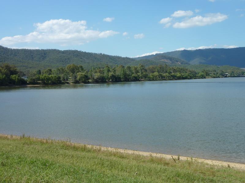 Eildon - Goulburn River at the weir and surrounding parkland, south-west of Eildon town centre - View north-east across river to shore line along Riverside Dr