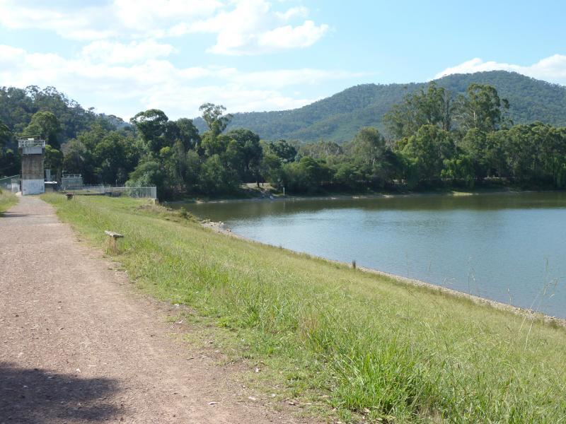 Eildon - Goulburn River at the weir and surrounding parkland, south-west of Eildon town centre - View north-west along walking track towards weir