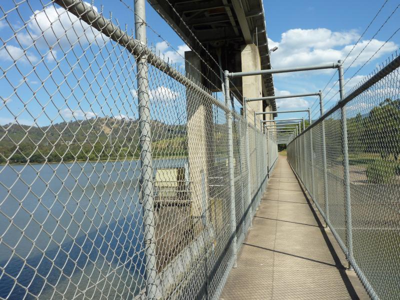 Eildon - Goulburn River at the weir and surrounding parkland, south-west of Eildon town centre: Walkway across weir