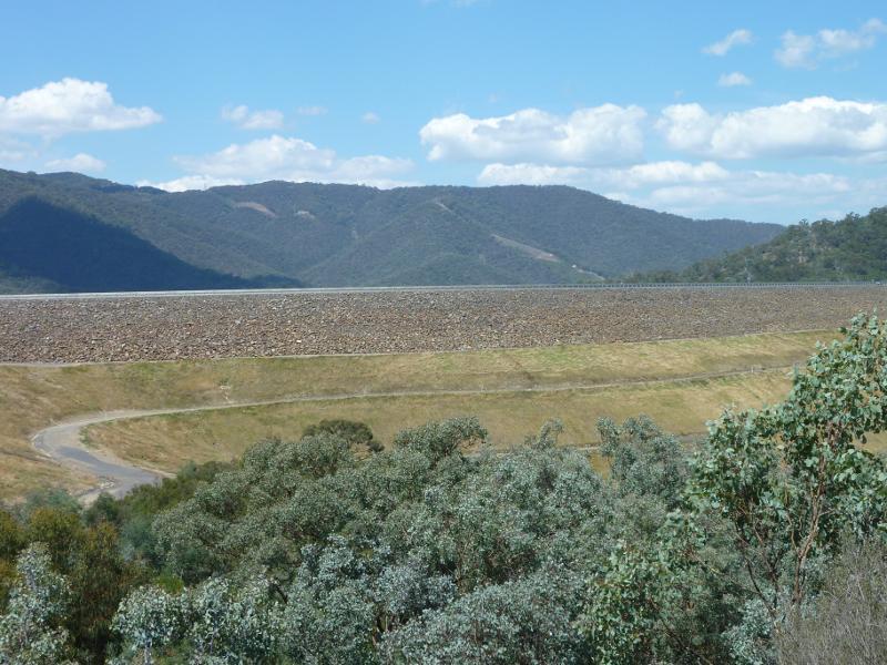 Eildon - Sugarloaf Road: North-easterly view towards dam wall