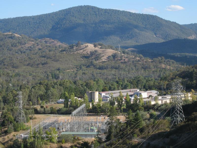 Eildon - Western end of dam wall on Lake Eildon: View down to power station