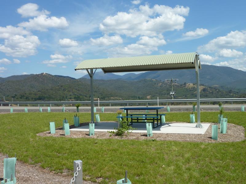 Eildon - Western end of dam wall on Lake Eildon: Southerly view from picnic area