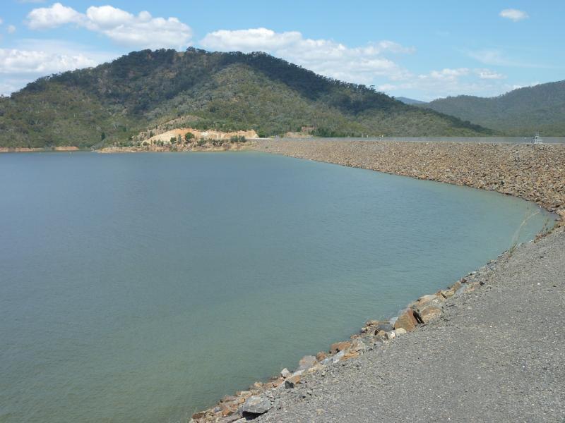 Eildon - Western end of dam wall on Lake Eildon: South-easterly view along dam wall