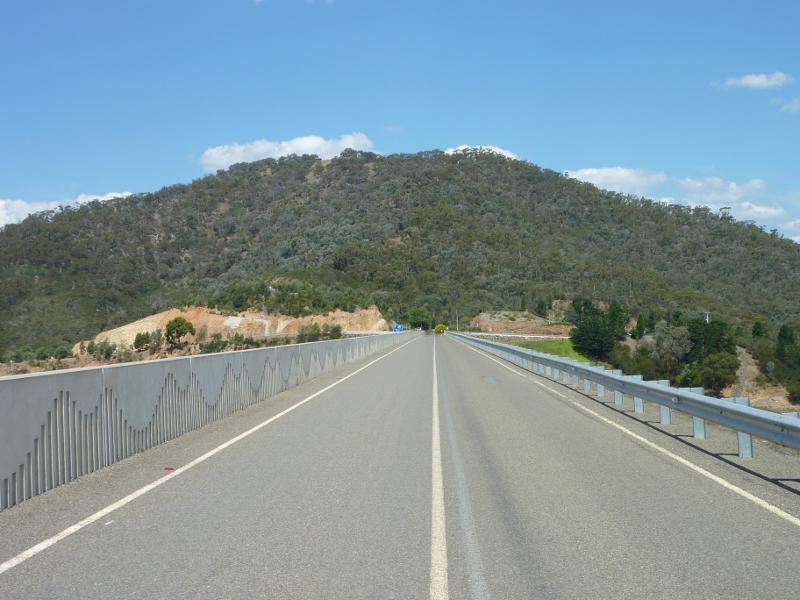 Eildon - Midway along Eildon dam wall: View south-east along Embankment Rd and dam wall