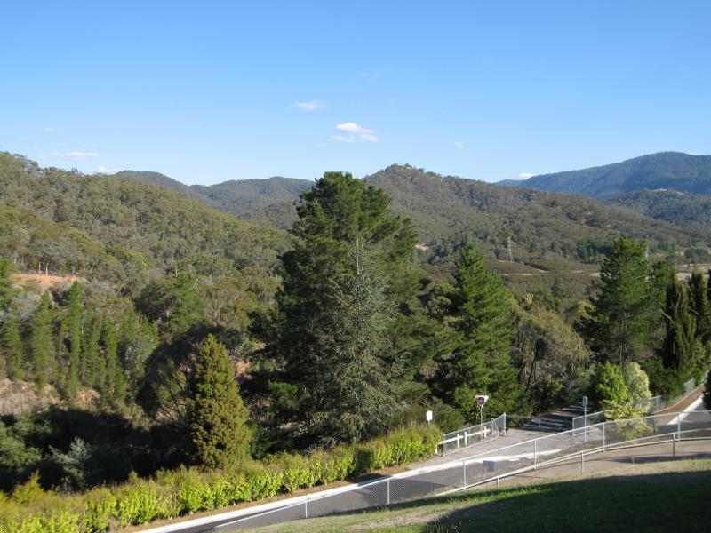 Eildon - Eastern end of Lake Eildon dam wall and lookout: Southerly view from lookout across spillway