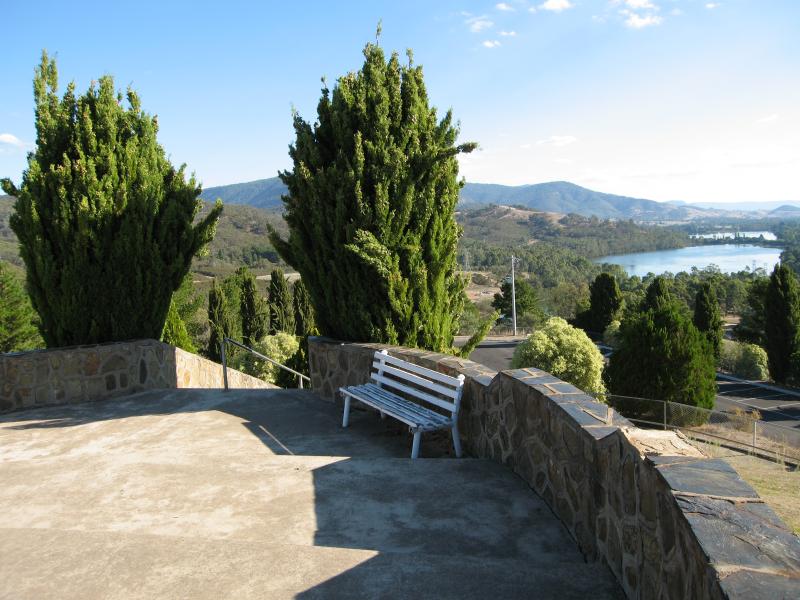 Eildon - Eastern end of Lake Eildon dam wall and lookout: View south-west from lookout towards pondage