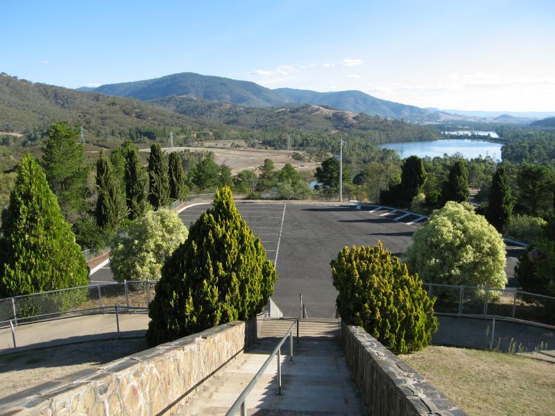 Eildon - Eastern end of Lake Eildon dam wall and lookout: View south-west from lookout towards car park and pondage