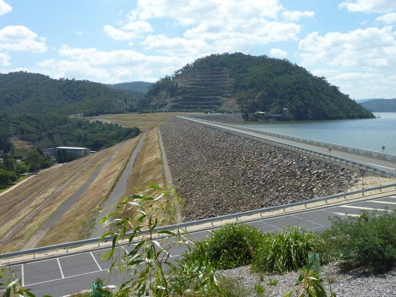 Eildon - Eastern end of Lake Eildon dam wall and lookout: View north-west along dam wall from lookout