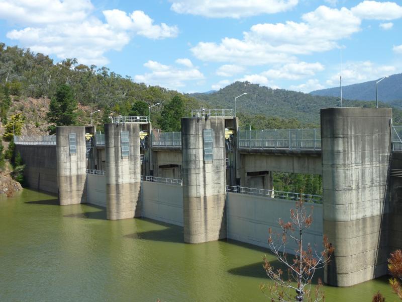 Eildon - Spillway, Embankment Road: View towards spillway from pathway north of Embankment Rd