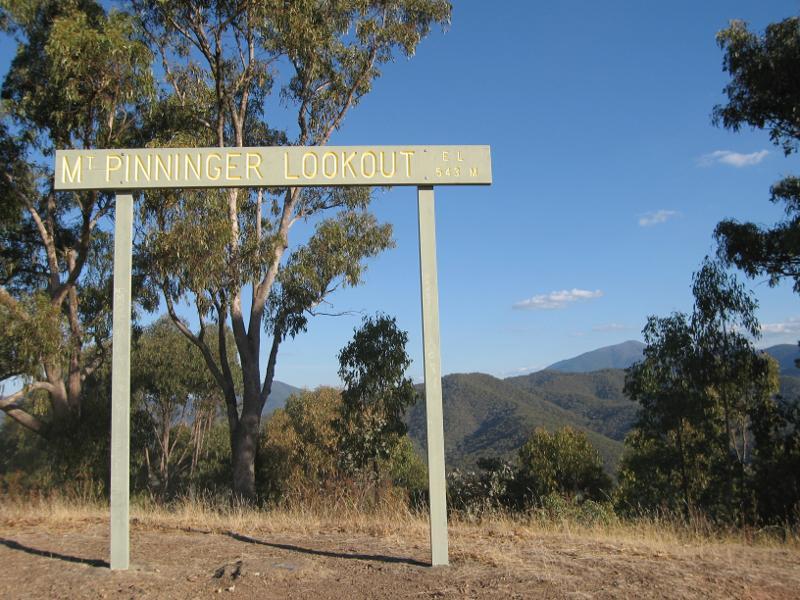 Eildon - Mount Pinniger: Sign at Mt Pinniger lookout