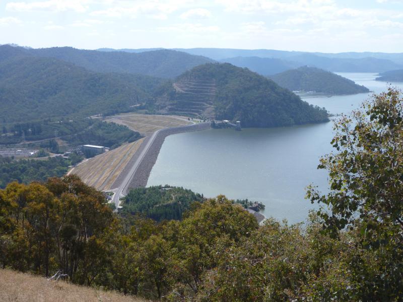 Eildon - Mount Pinniger: View north-west from Mt Pinniger lookout towards Lake Eildon dam wall