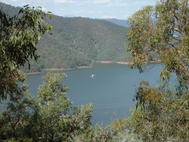 Eildon - Mount Pinniger: North-easterly view across Lake Eildon from Mt Pinniger Rd east of lookout