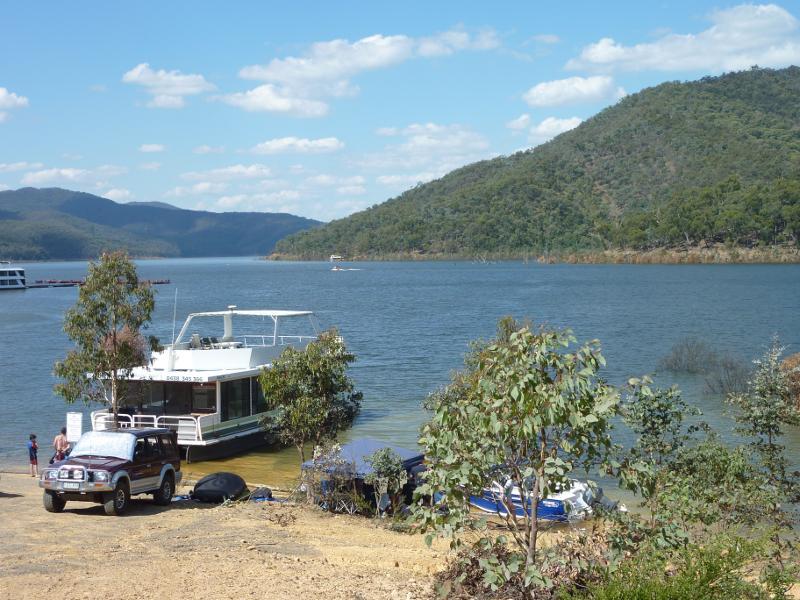 Eildon - Boat ramp at Jerusalem Inlet, Jerusalem Creek Road: Houseboat near boat ramp