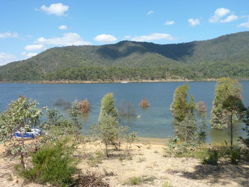 Eildon - Boat ramp at Jerusalem Inlet, Jerusalem Creek Road: Easterly view across inlet